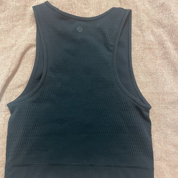 Reveal Crop Tank Velocity *BLCK - Picture 2 of 4